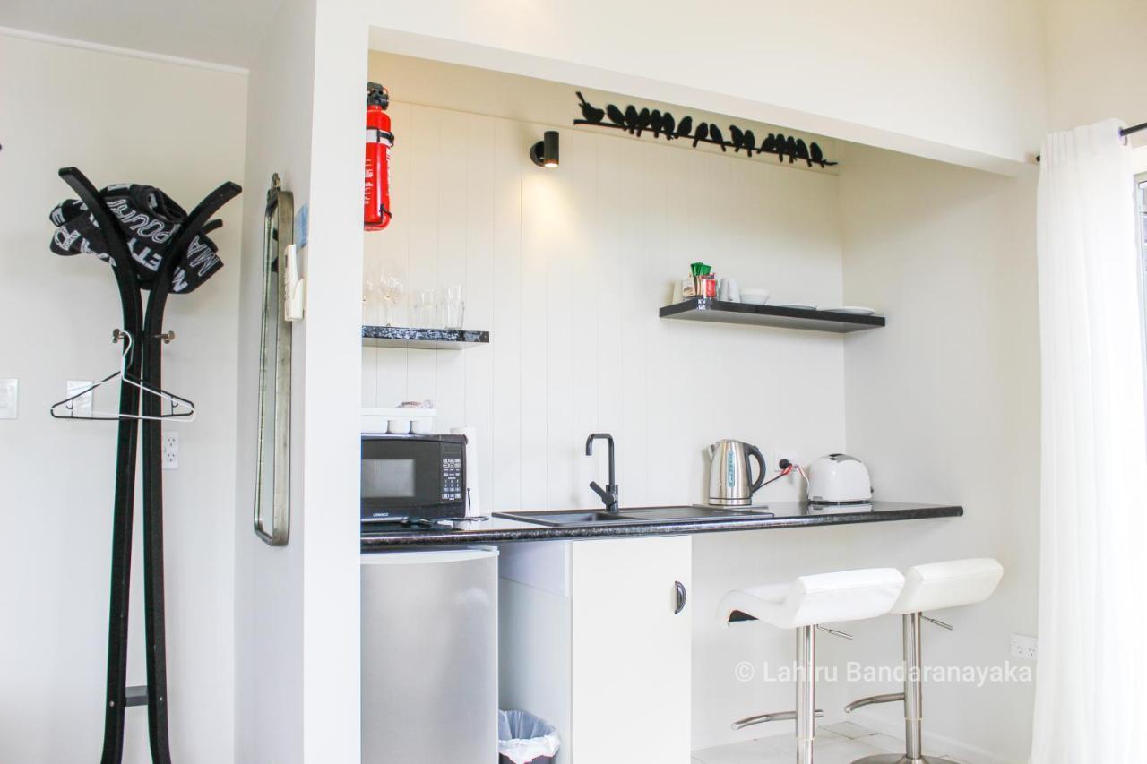 Le Chalet Waiheke Apartments Ostend Екстер'єр фото