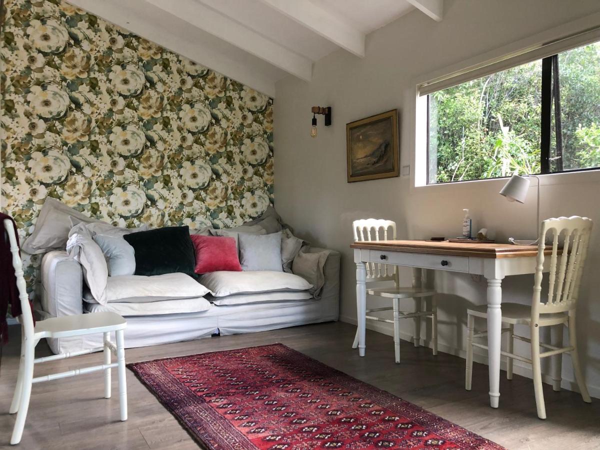 Le Chalet Waiheke Apartments Ostend Екстер'єр фото