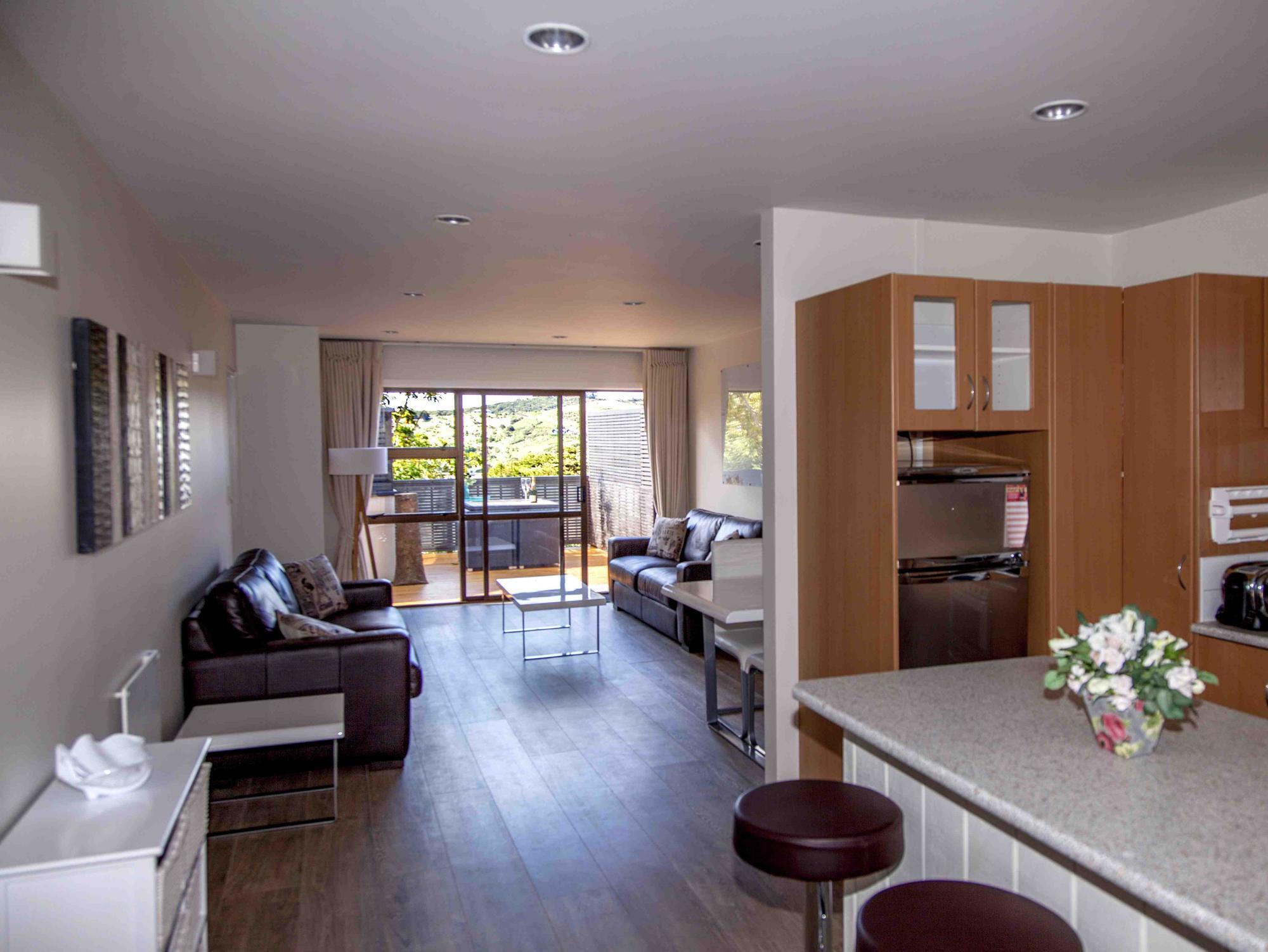 Le Chalet Waiheke Apartments Ostend Екстер'єр фото