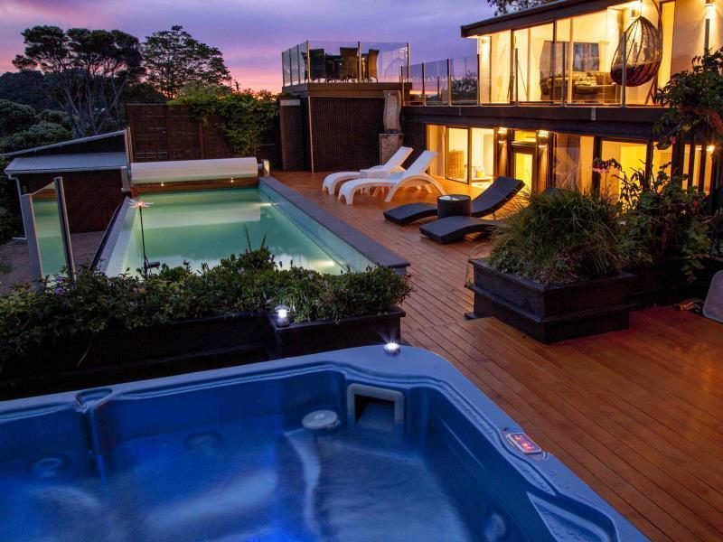Le Chalet Waiheke Apartments Ostend Екстер'єр фото