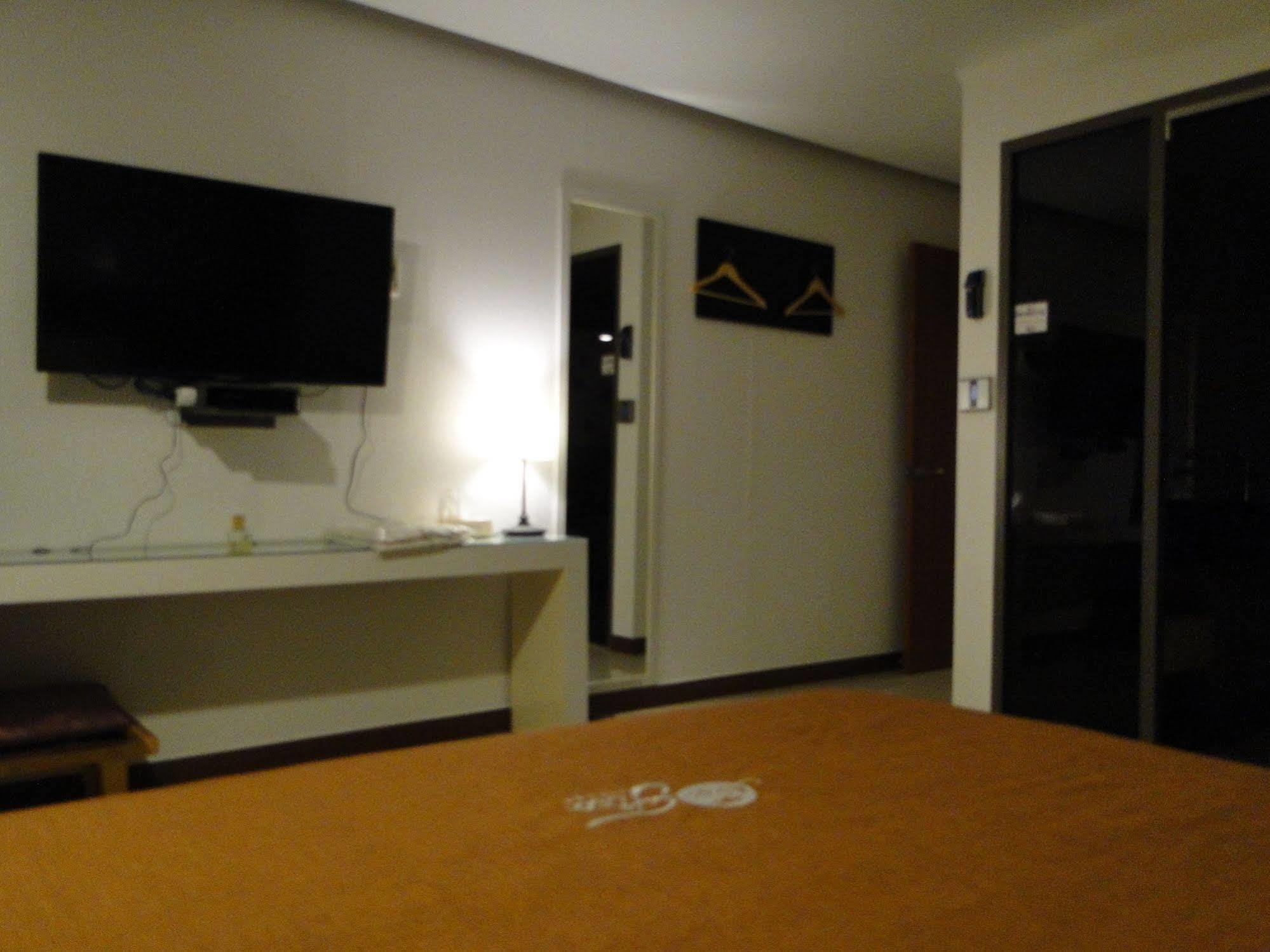 Le Chalet Waiheke Apartments Ostend Екстер'єр фото