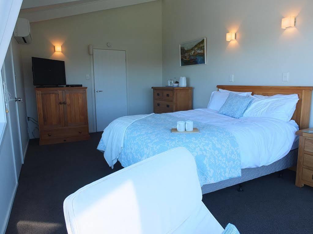 Le Chalet Waiheke Apartments Ostend Екстер'єр фото