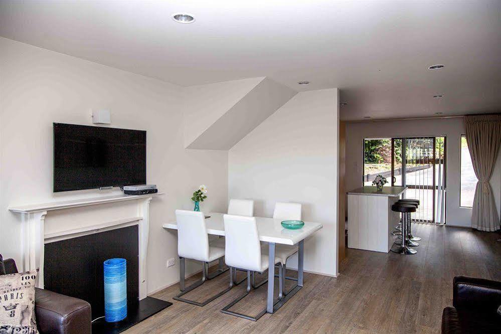 Le Chalet Waiheke Apartments Ostend Екстер'єр фото