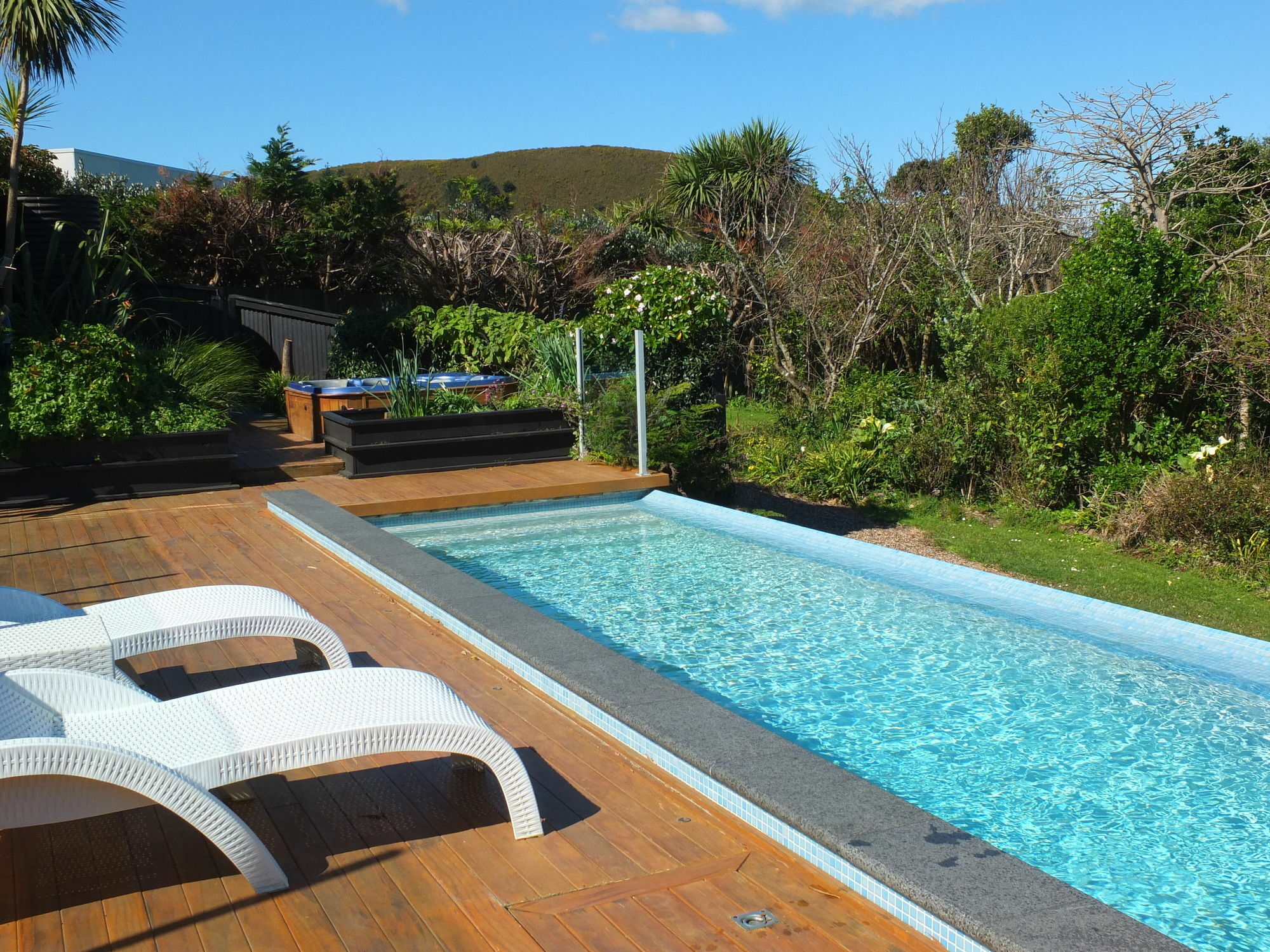Le Chalet Waiheke Apartments Ostend Екстер'єр фото