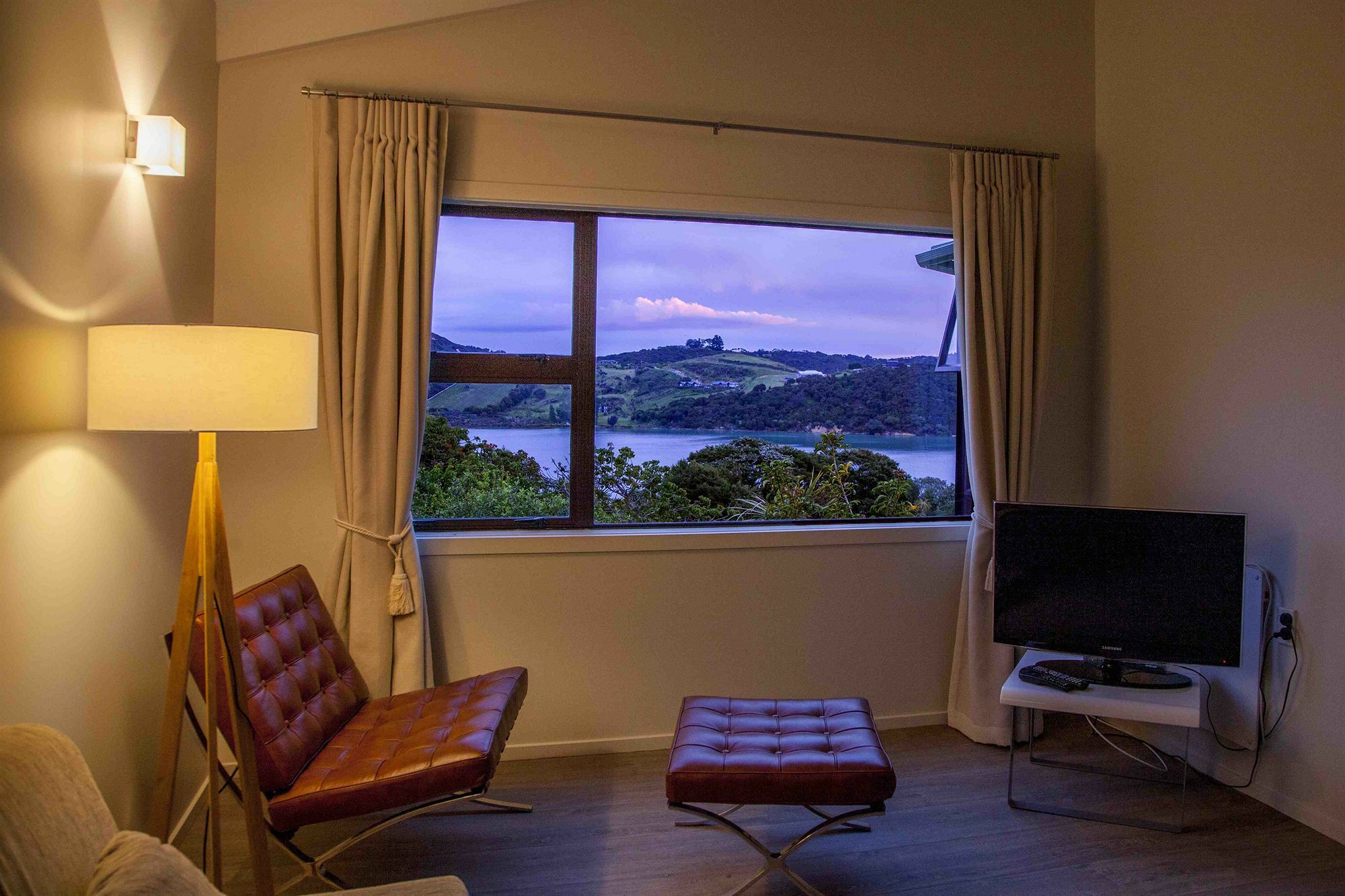 Le Chalet Waiheke Apartments Ostend Екстер'єр фото