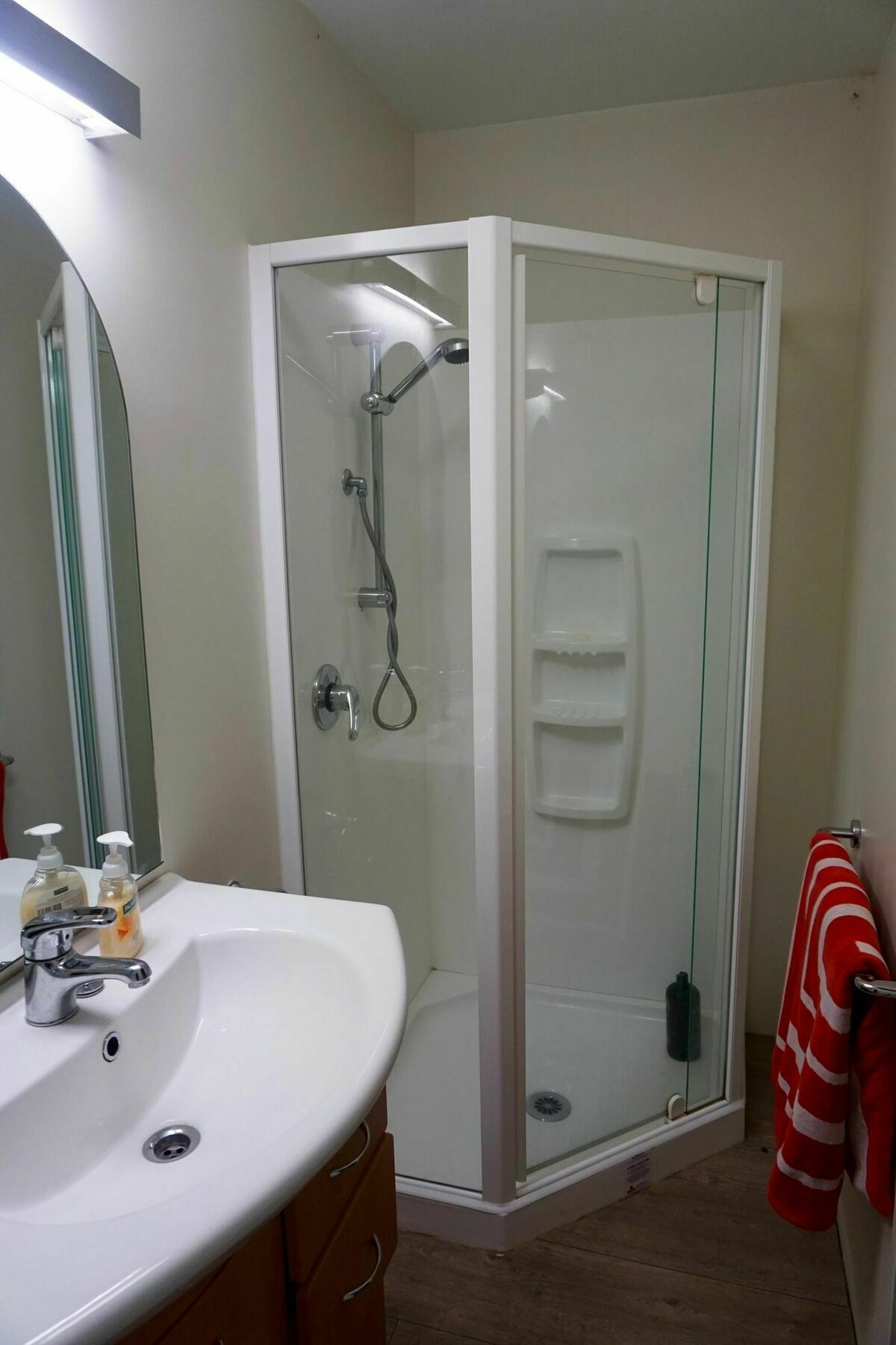 Le Chalet Waiheke Apartments Ostend Екстер'єр фото