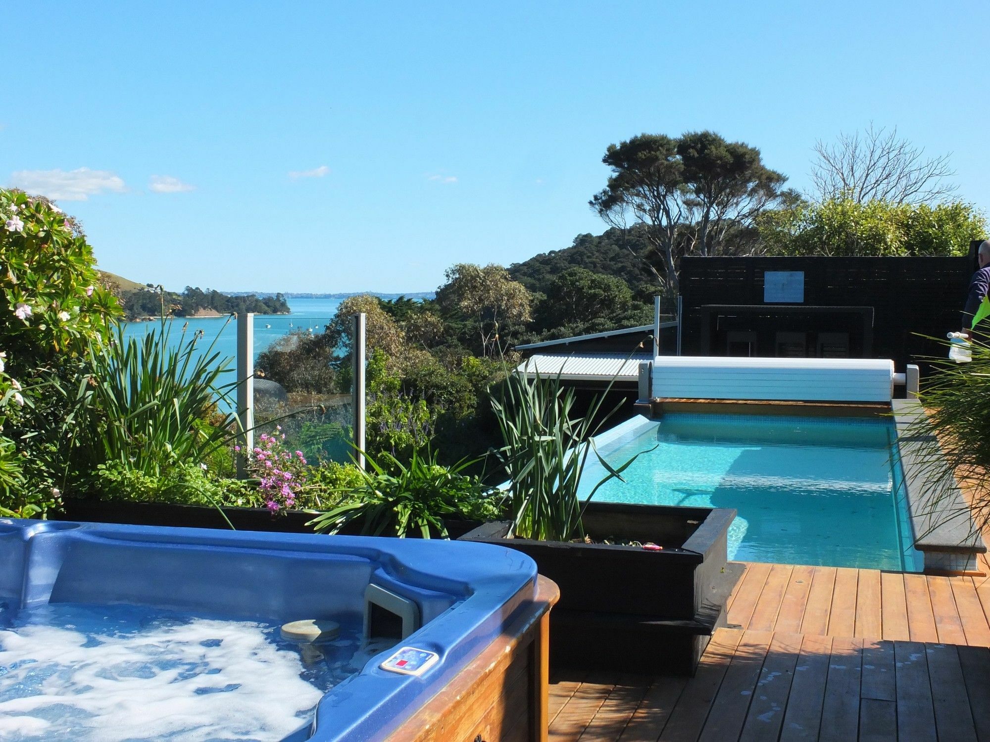 Le Chalet Waiheke Apartments Ostend Екстер'єр фото