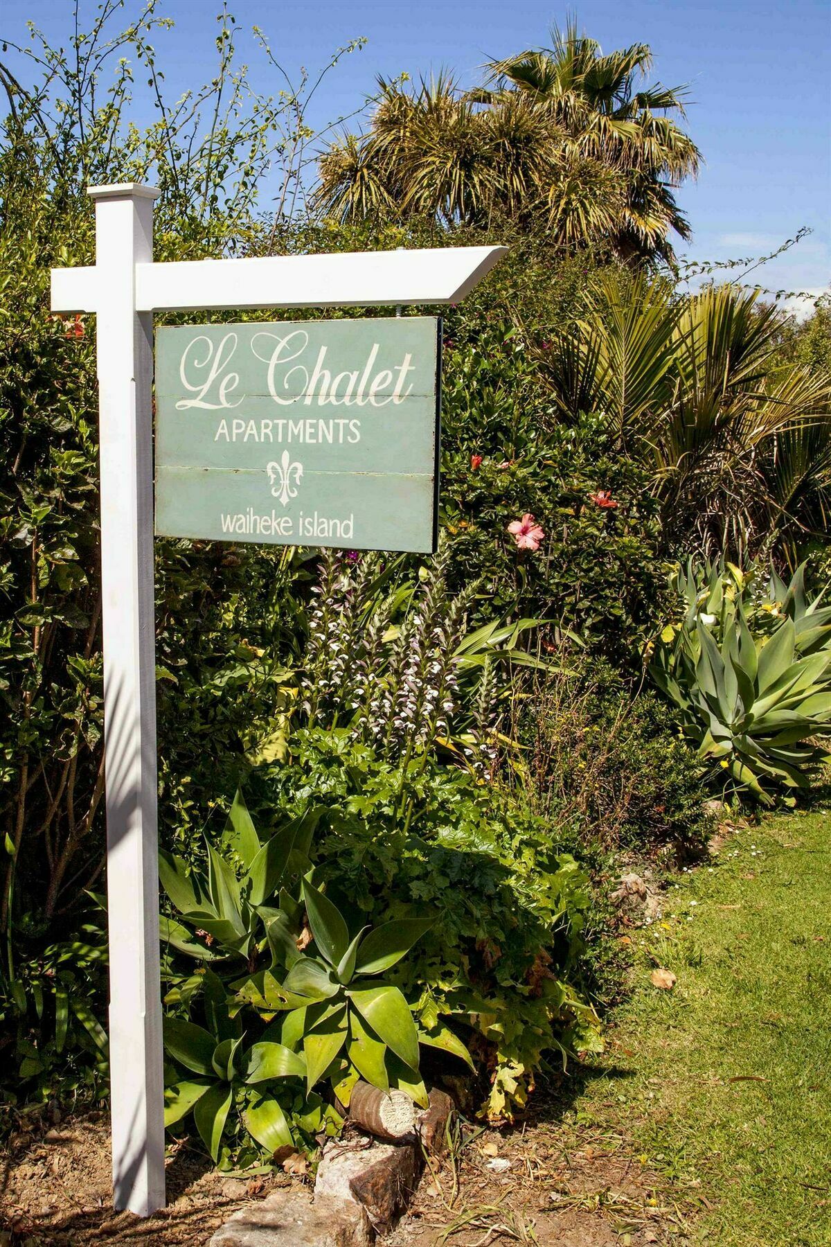 Le Chalet Waiheke Apartments Ostend Екстер'єр фото